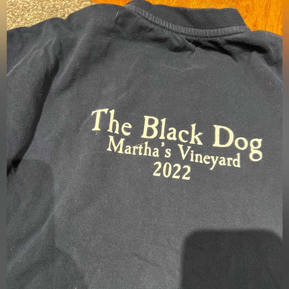 Martha’s Vineyard - The Black Dog Navy Tee - Picture 4 of 5
